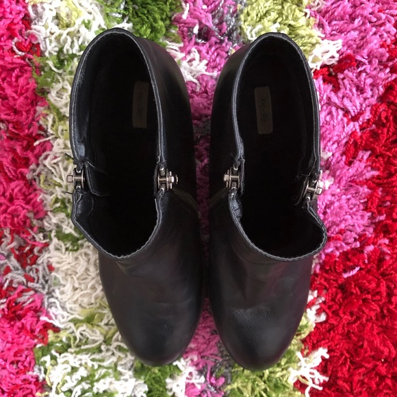 Urban Outfitters Ecoté black leather booties, 8.5 - Picture 4 of 9